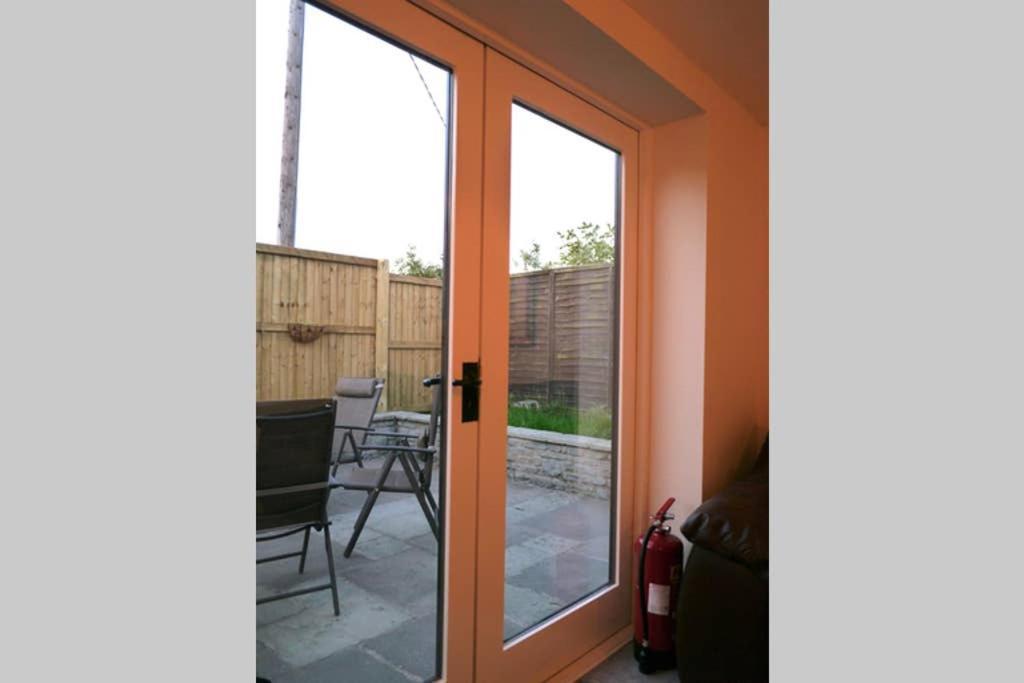 The Den Apartment Frome Exterior photo